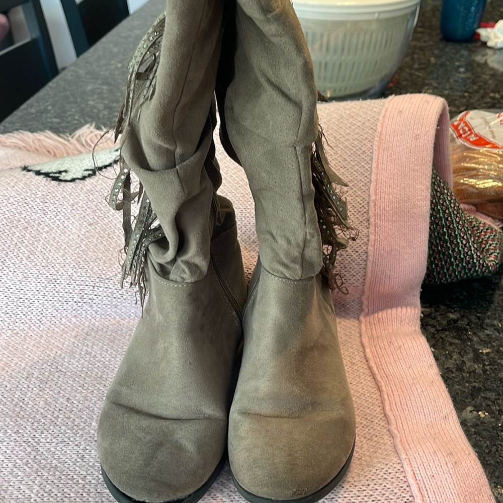 Steve Madden size 2 girls suede brown boots